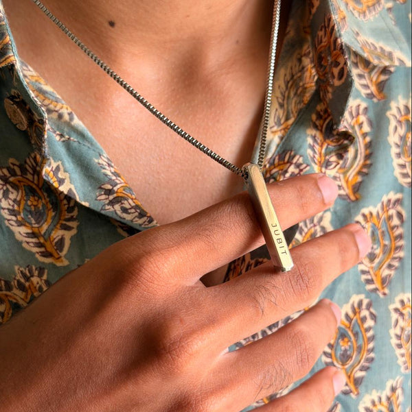 Engraved Vertical Bar Pendant – A Meaningful Gift for Every Moment